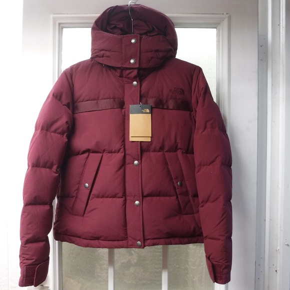 The North Face 550 Burgundy Color Hoodie Down Puffer Jacket - Picture 2 of 10